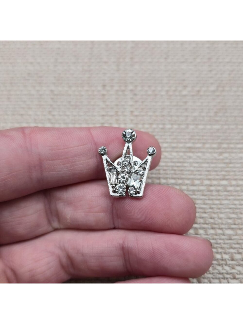 Vintage Rhinestone Tiara Crown Brooch Lapel Pin A8535